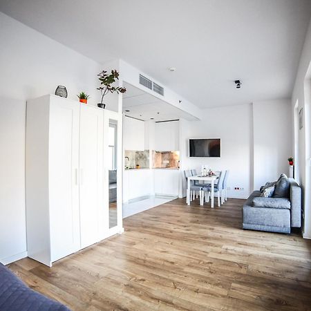 Big City Life Apartments - Bliska Wola Tower A Warsaw Ngoại thất bức ảnh