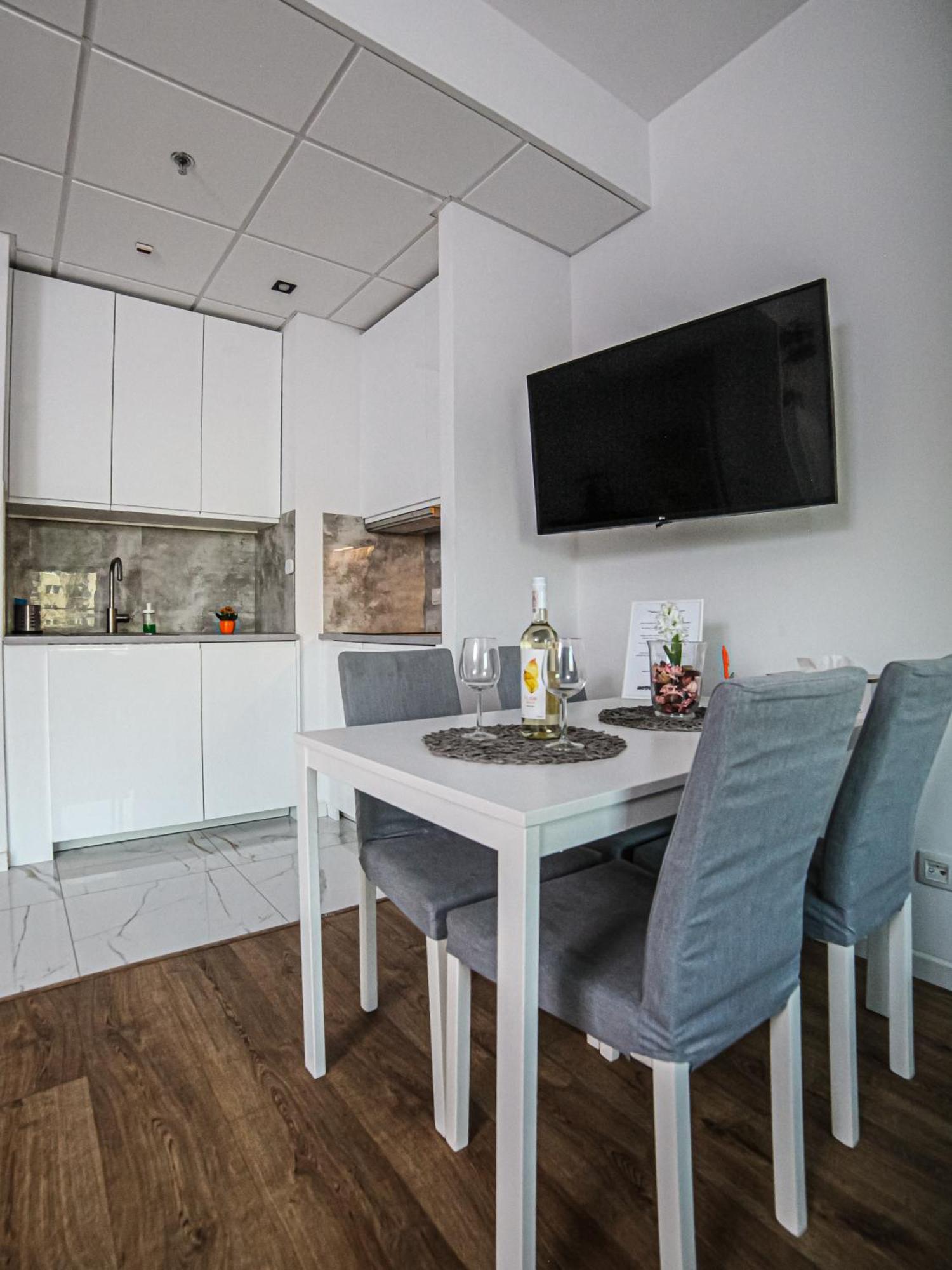 Big City Life Apartments - Bliska Wola Tower A Warsaw Ngoại thất bức ảnh
