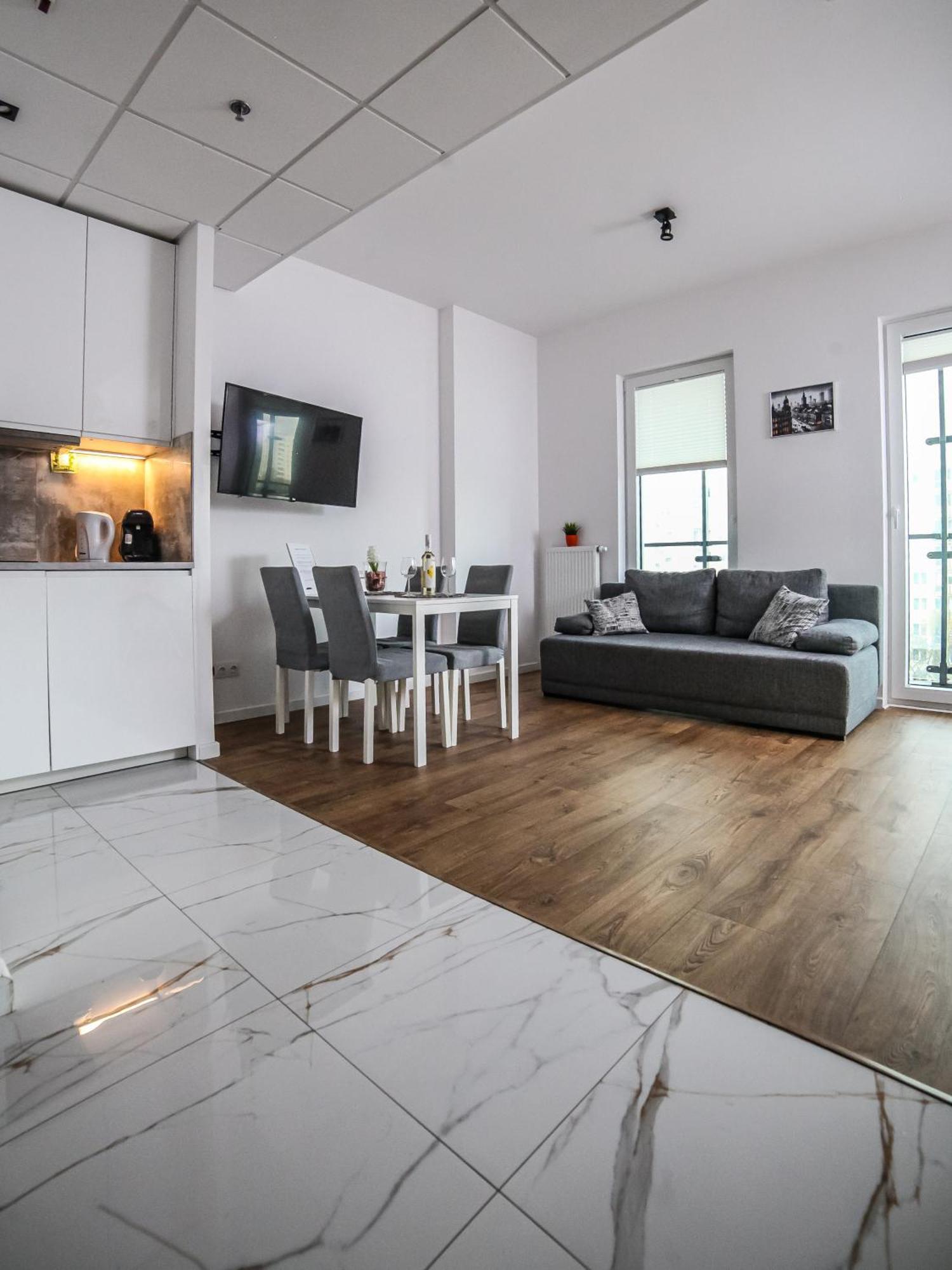 Big City Life Apartments - Bliska Wola Tower A Warsaw Ngoại thất bức ảnh