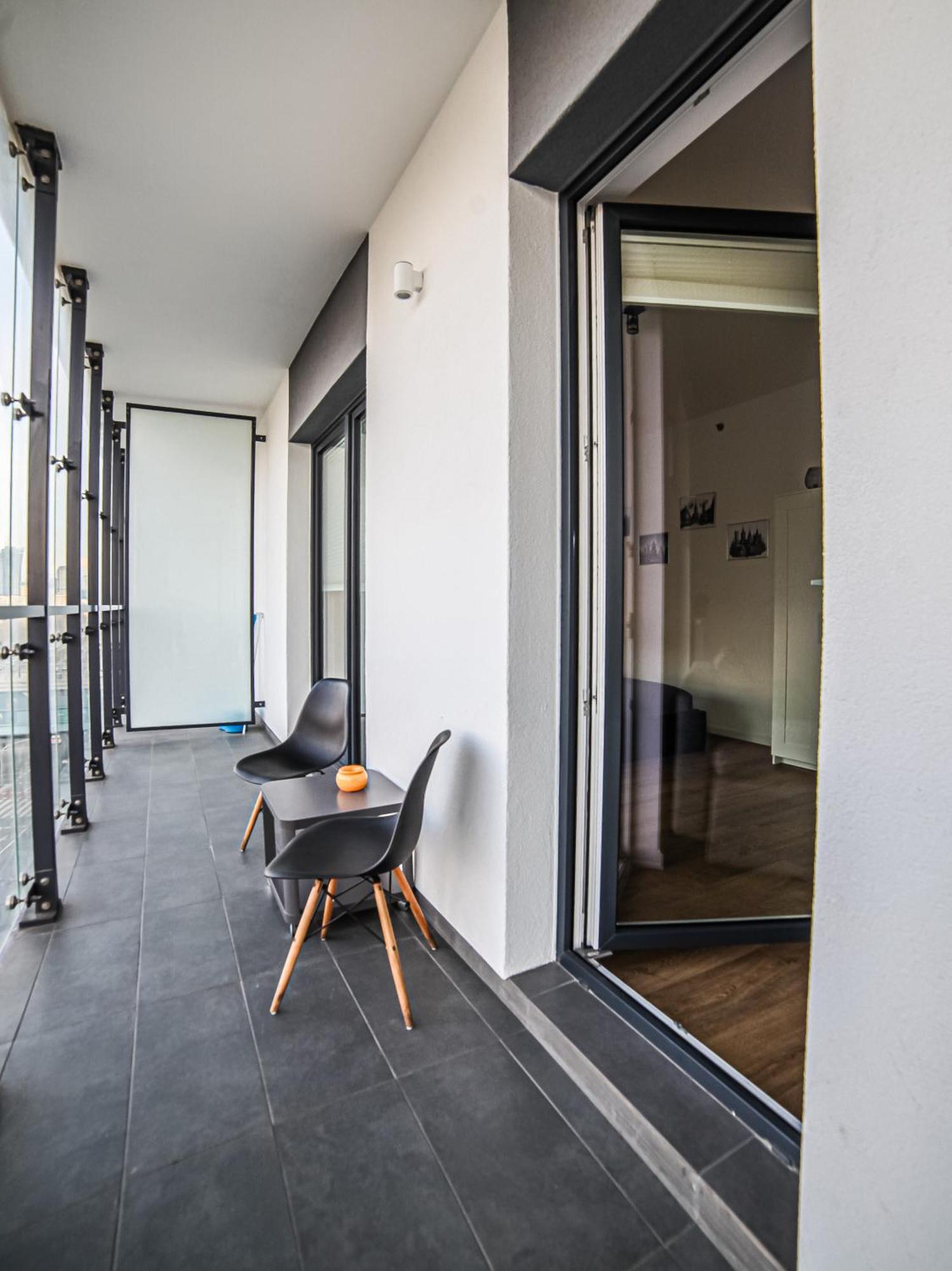 Big City Life Apartments - Bliska Wola Tower A Warsaw Ngoại thất bức ảnh